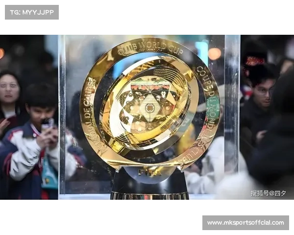 无人机足球世锦赛奖杯设计融合古代浑天仪灵感与科技元素